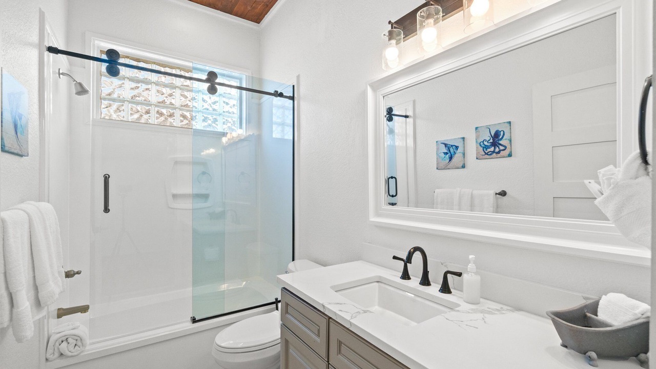 Photo of Bathroom in Holiday Isle