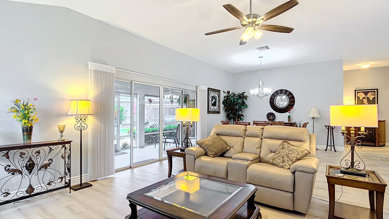 Photo of Livingroom in Woodbury