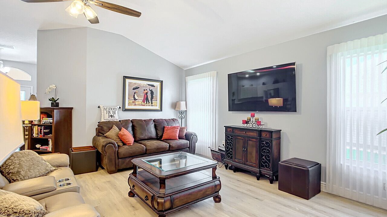 Photo of Livingroom in Woodbury