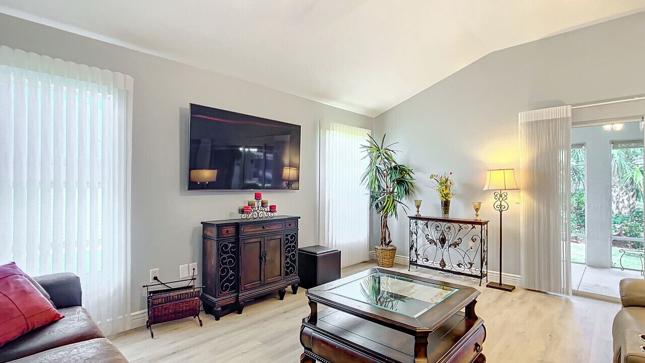 Photo of Livingroom in Woodbury