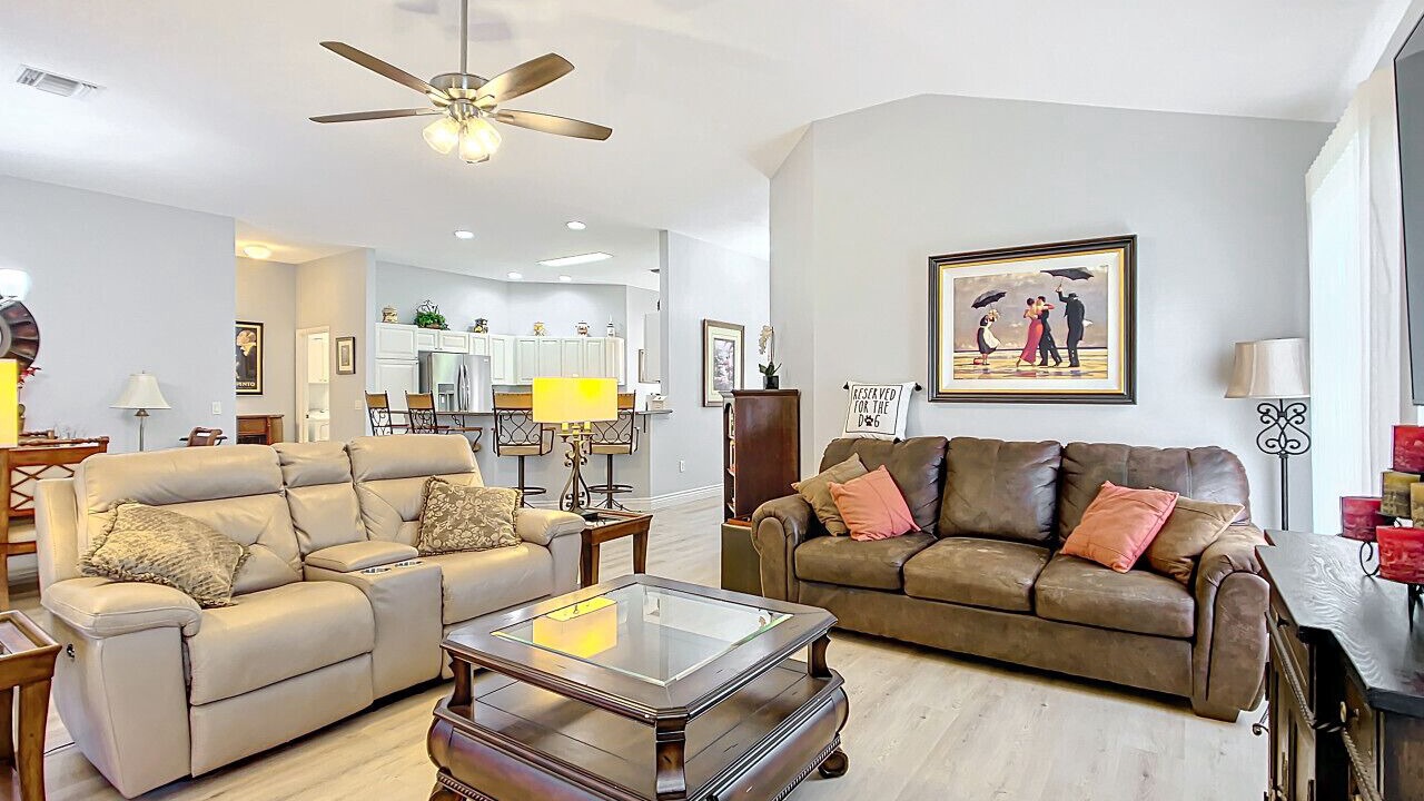 Photo of Livingroom in Woodbury