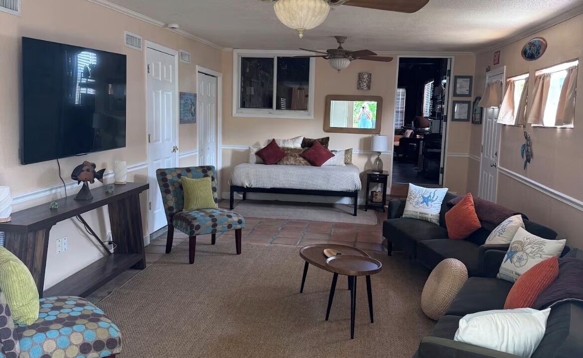 Photo of Livingroom in Orlando Beach