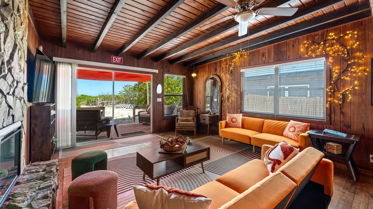 Photo of Livingroom in Orlando Beach