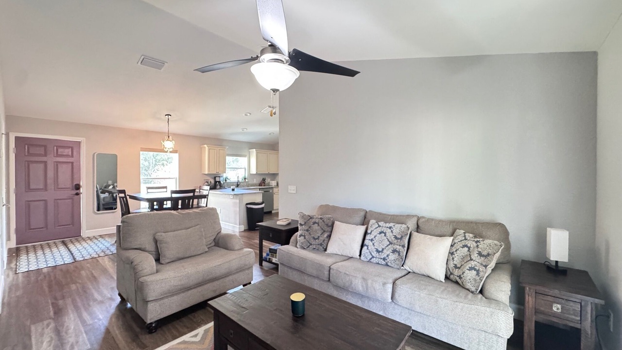 Photo of Livingroom in Candler