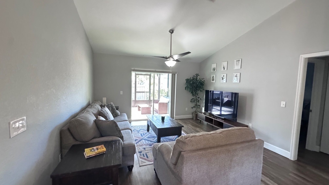 Photo of Livingroom in Candler