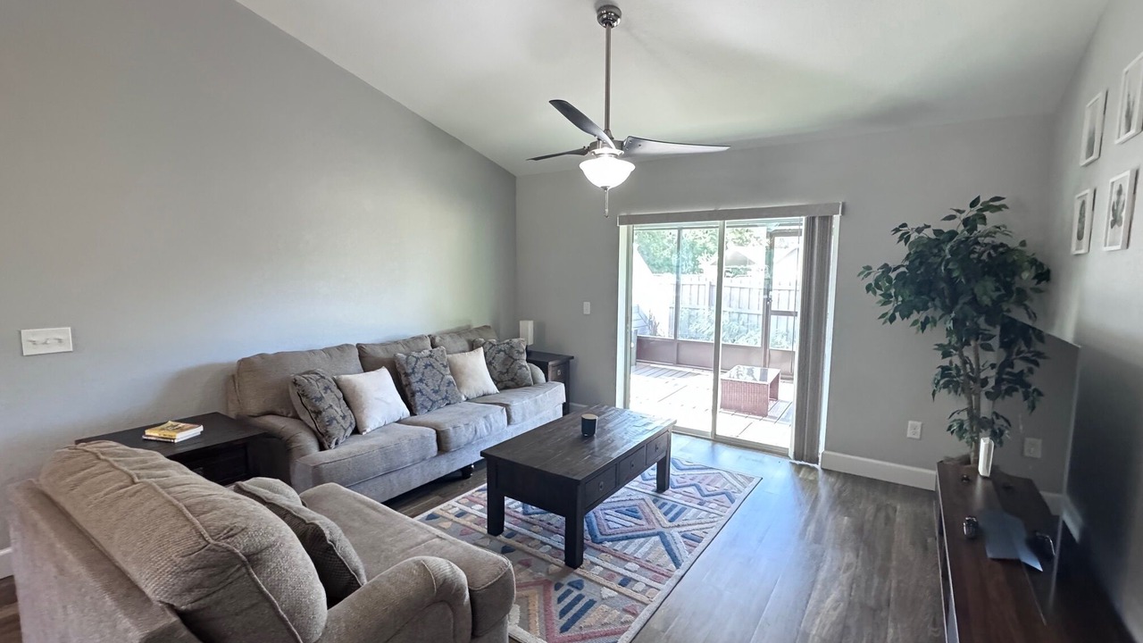 Photo of Livingroom in Candler