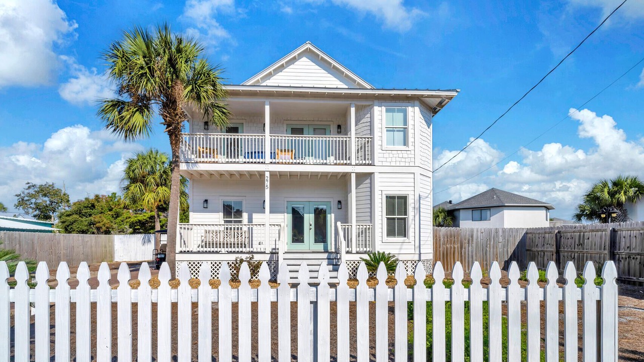 Photo of Outdoor in Emerald Waters Village