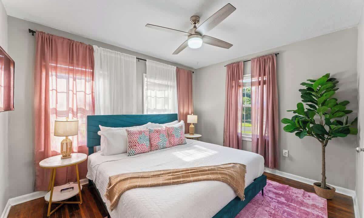 Photo of Bedroom in Lakeshore South