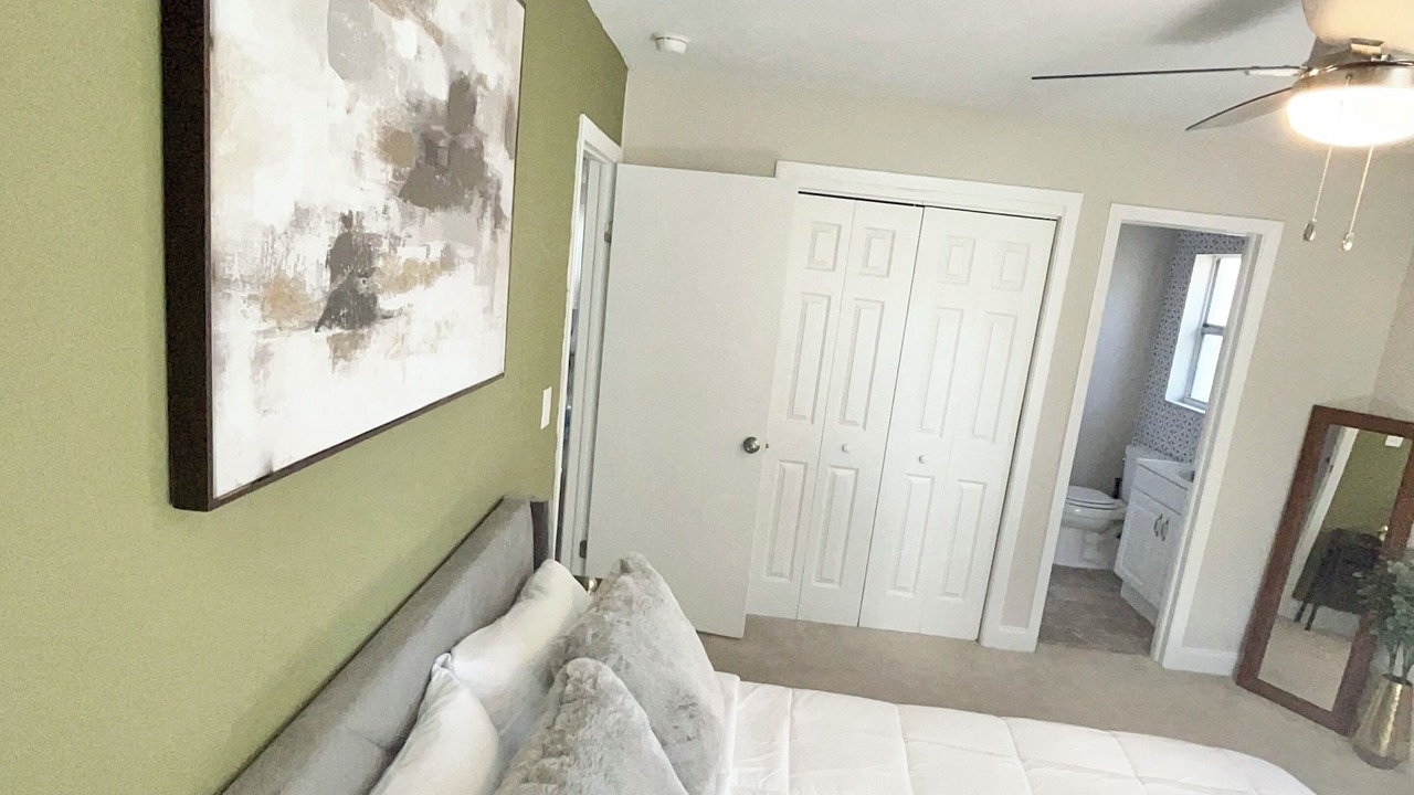 Photo of Bedroom in Carver City - Lincoln Gardens