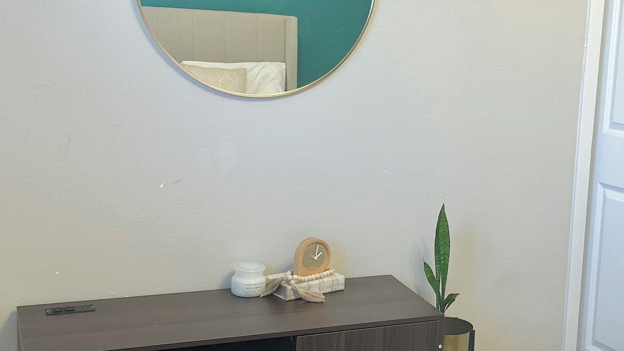 Photo of Bedroom in Carver City - Lincoln Gardens