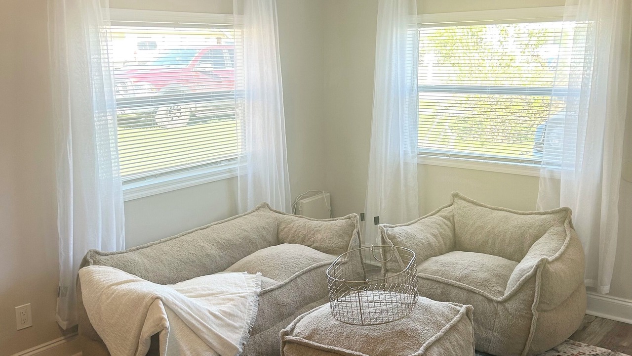Photo of Livingroom in Carver City - Lincoln Gardens