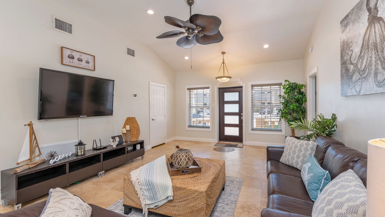 Photo of Livingroom in Survey Creek