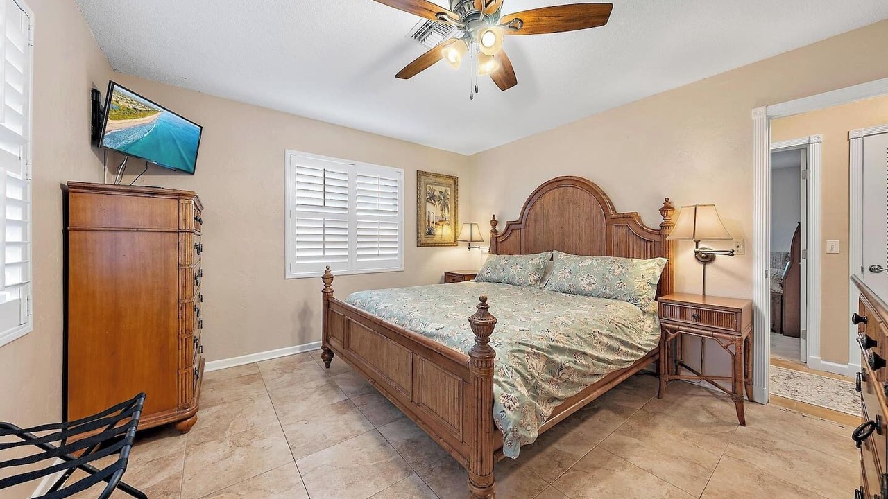 Photo of Bedroom in Lake Clarke Shores