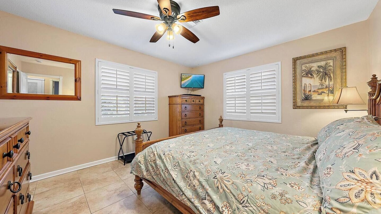 Photo of Bedroom in Lake Clarke Shores