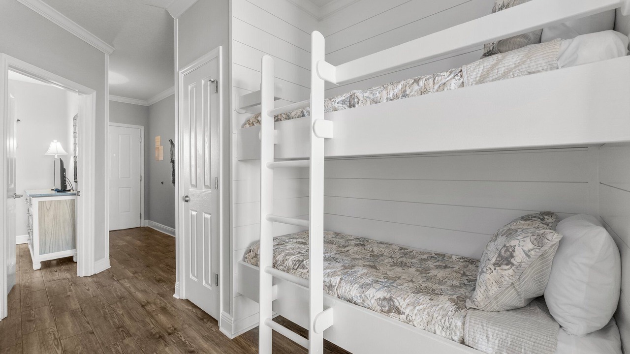 Photo of Bedroom in Miramar Beach