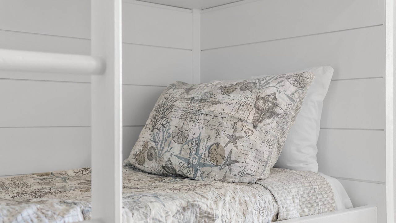 Photo of Bedroom in Miramar Beach