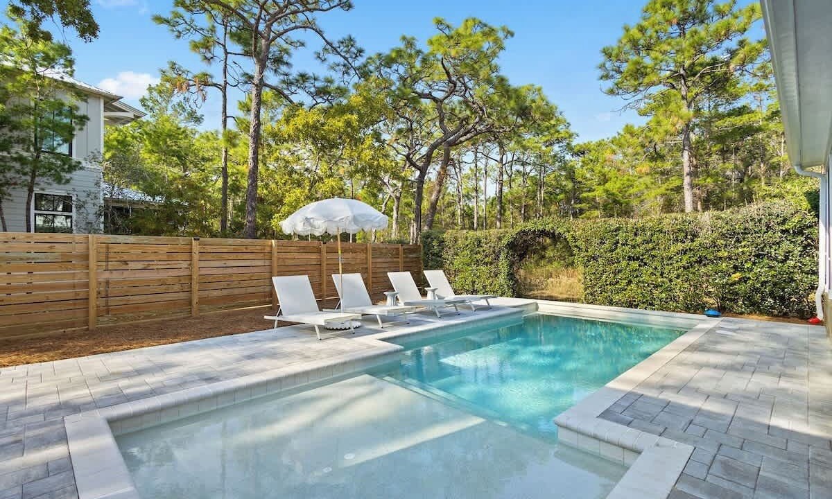 Photo of Outdoor in White's Gulfview