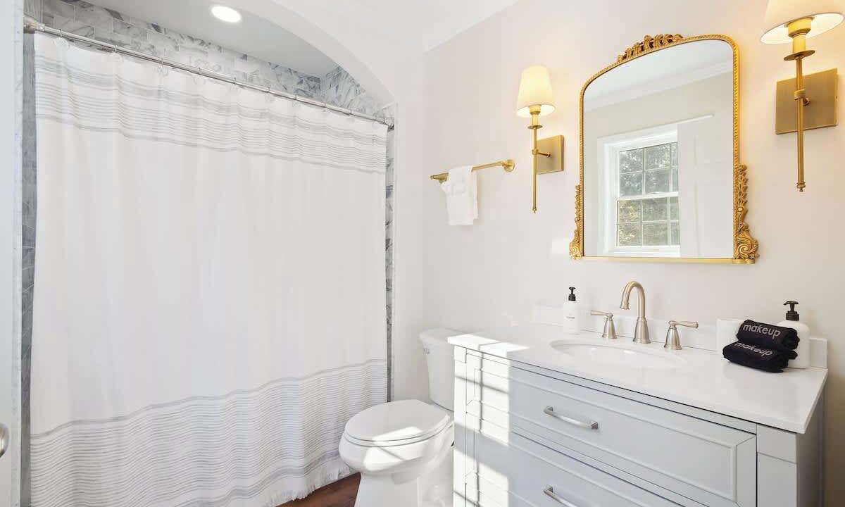 Photo of Bathroom in White's Gulfview