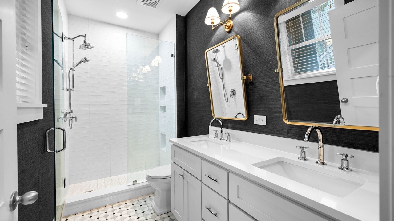 Photo of Bathroom in Gulfview Heights