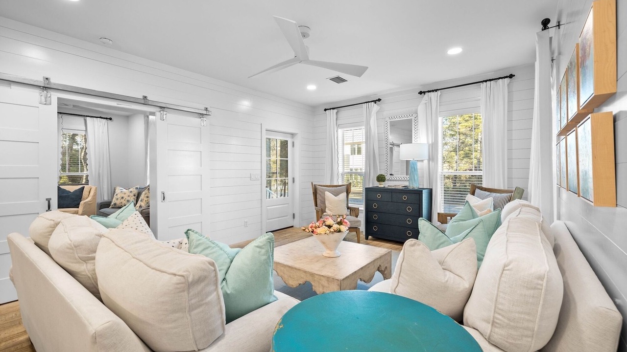 Photo of Livingroom in Gulfview Heights