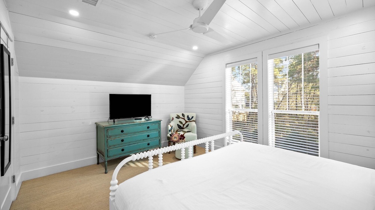 Photo of Bedroom in Gulfview Heights