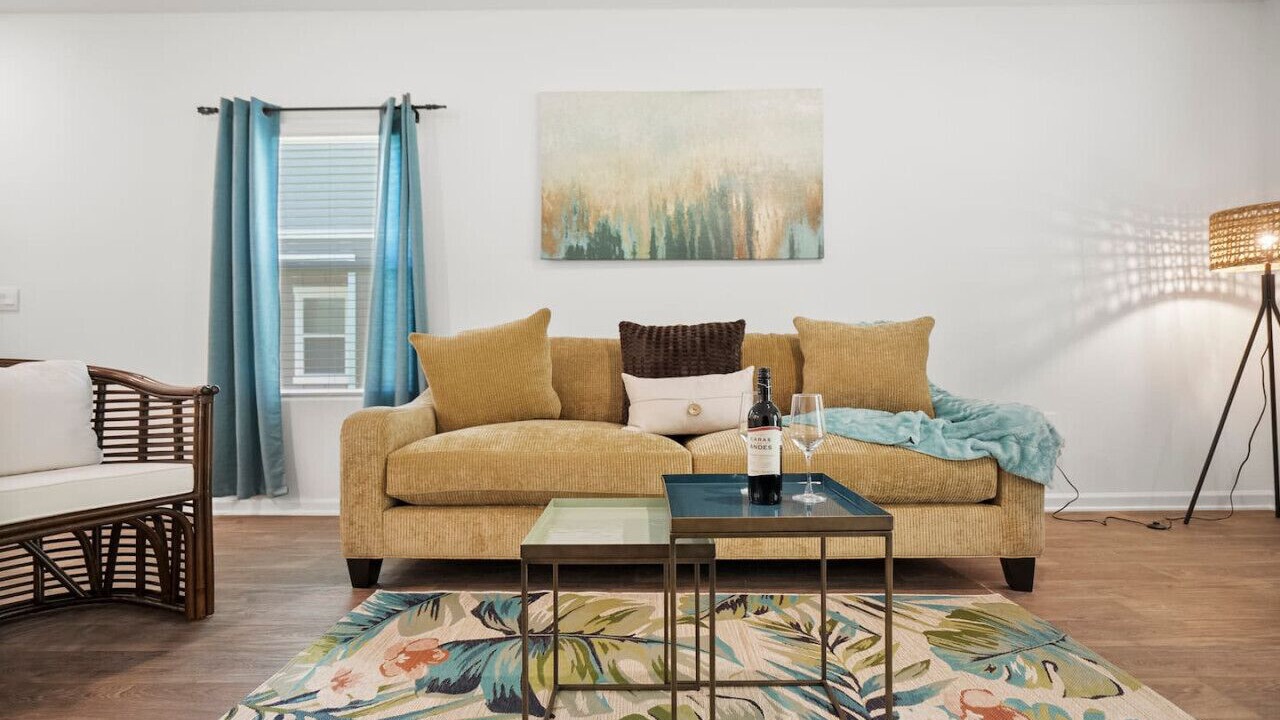 Photo of Livingroom in Baymeadows