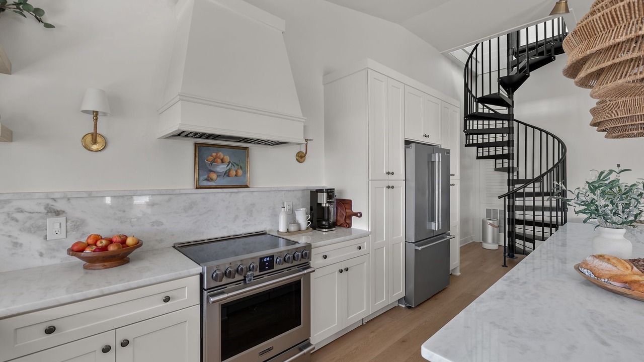 Photo of Kitchen in Mid Island