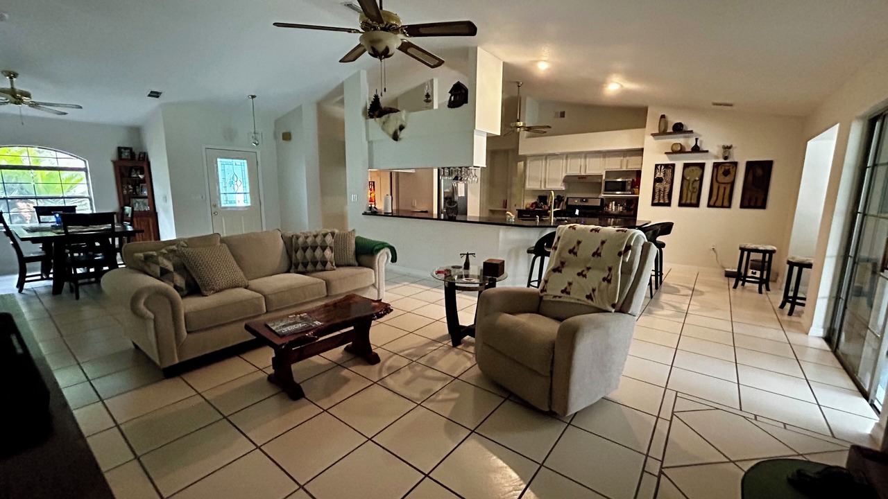 Photo of Livingroom in DeBary