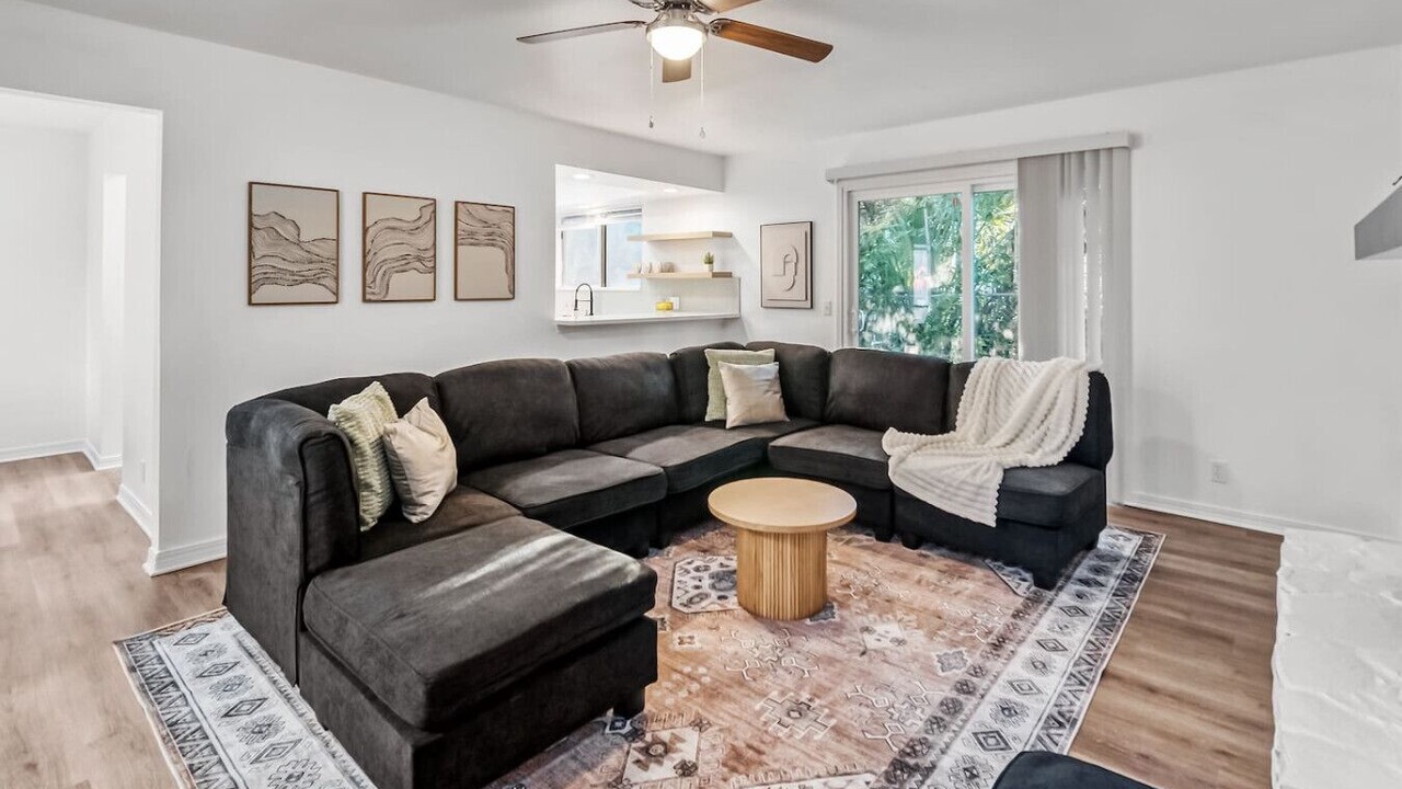 Photo of Livingroom in Jacksonville