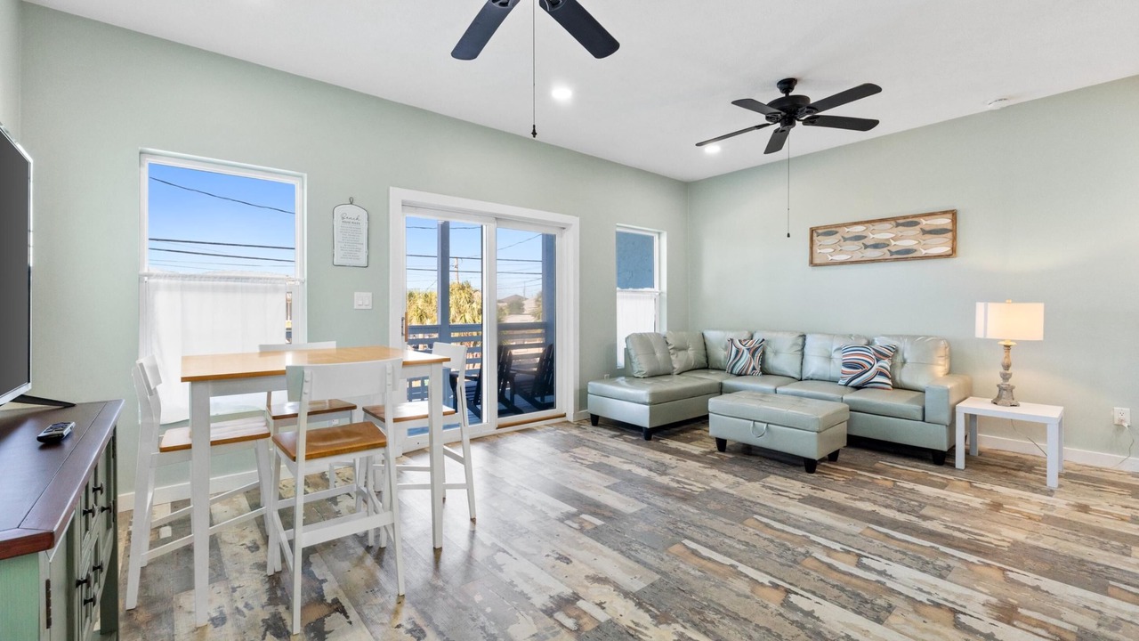 Photo of Livingroom in Bahama Beach