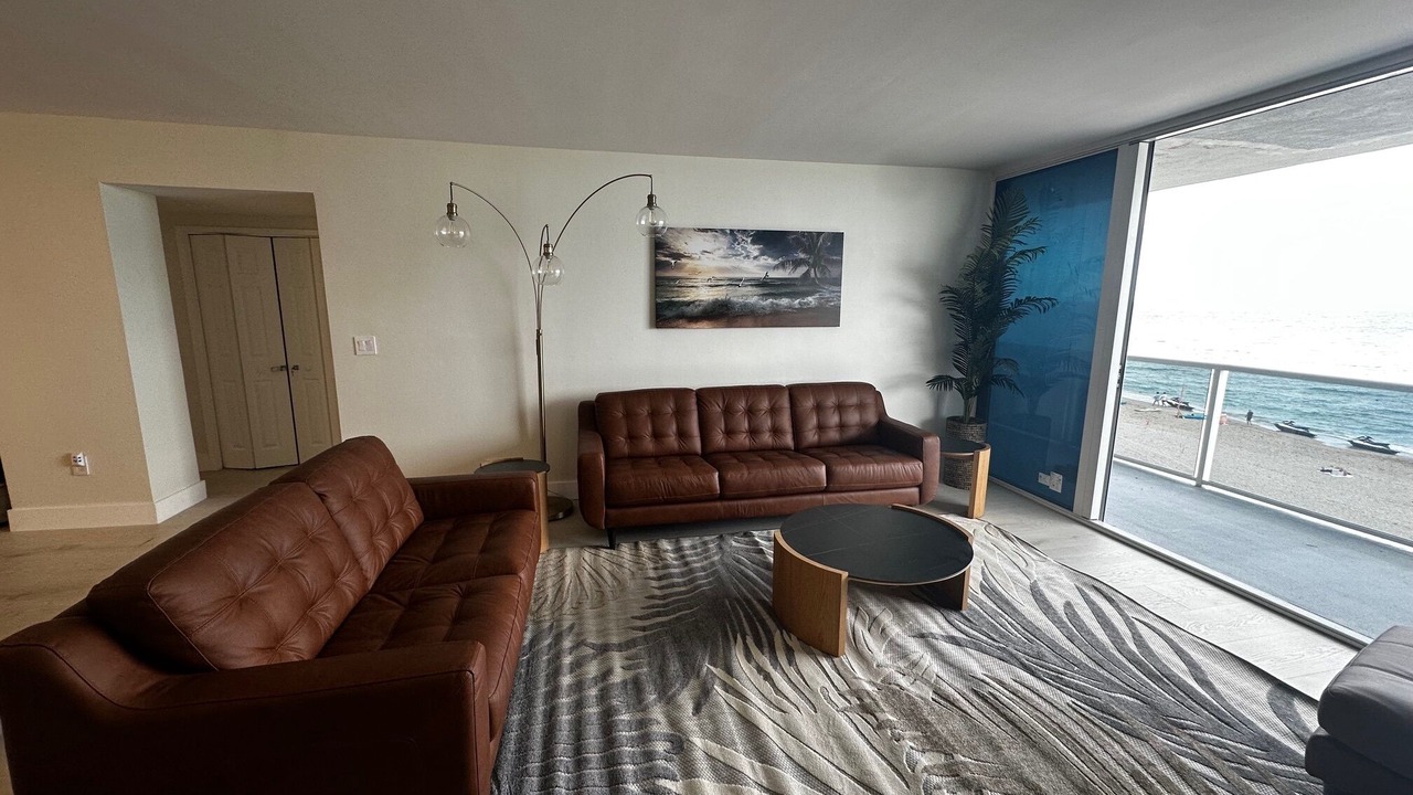Photo of Livingroom in Hollywood South Central Beach