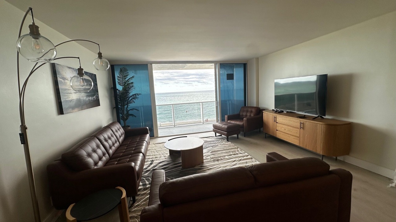 Photo of Livingroom in Hollywood South Central Beach