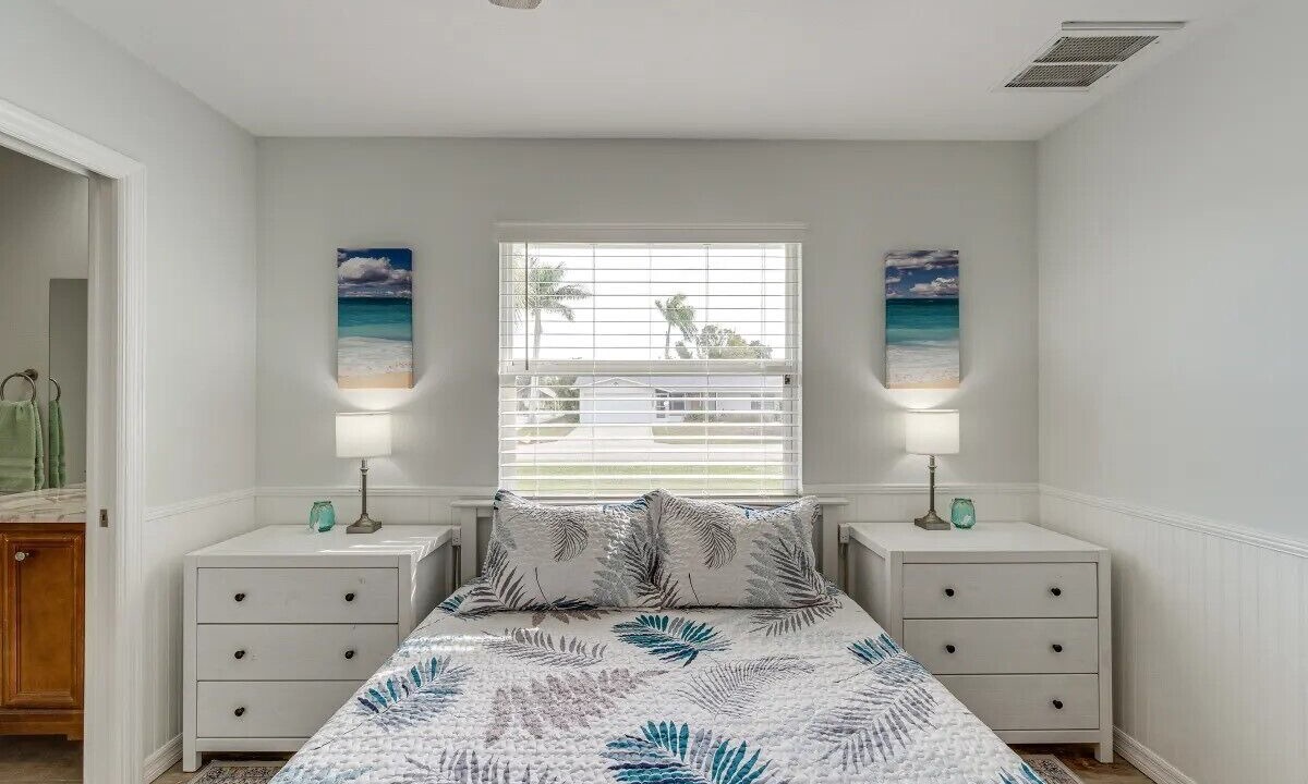 Photo of Bedroom in Bokeelia