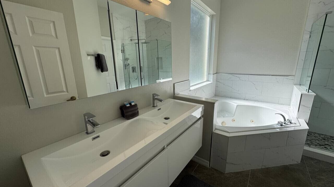 Photo of Bathroom in Lake Berkley