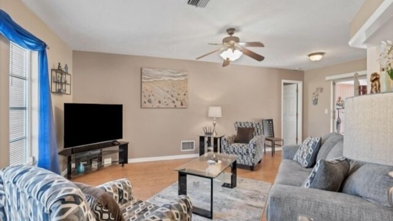 Photo of Livingroom in Gulf Cove