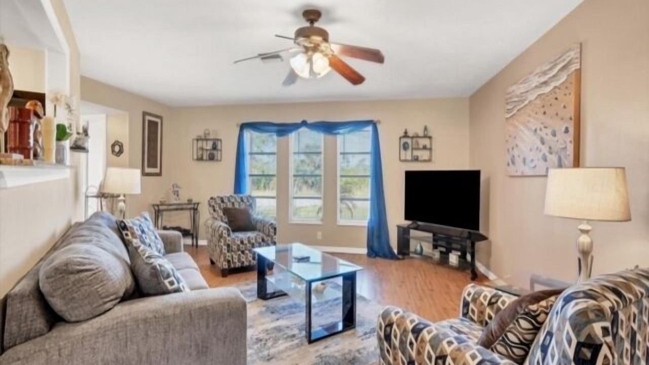 Photo of Livingroom in Gulf Cove