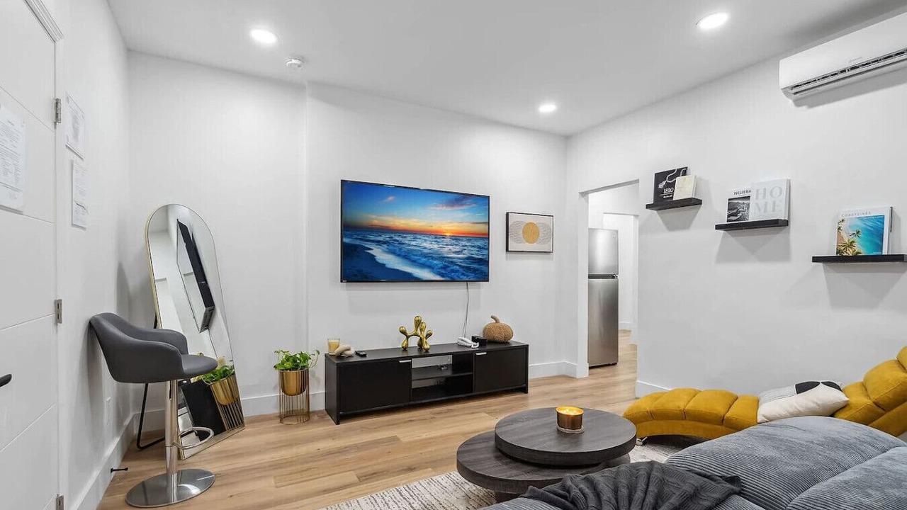 Photo of Livingroom in Hollywood South Central Beach