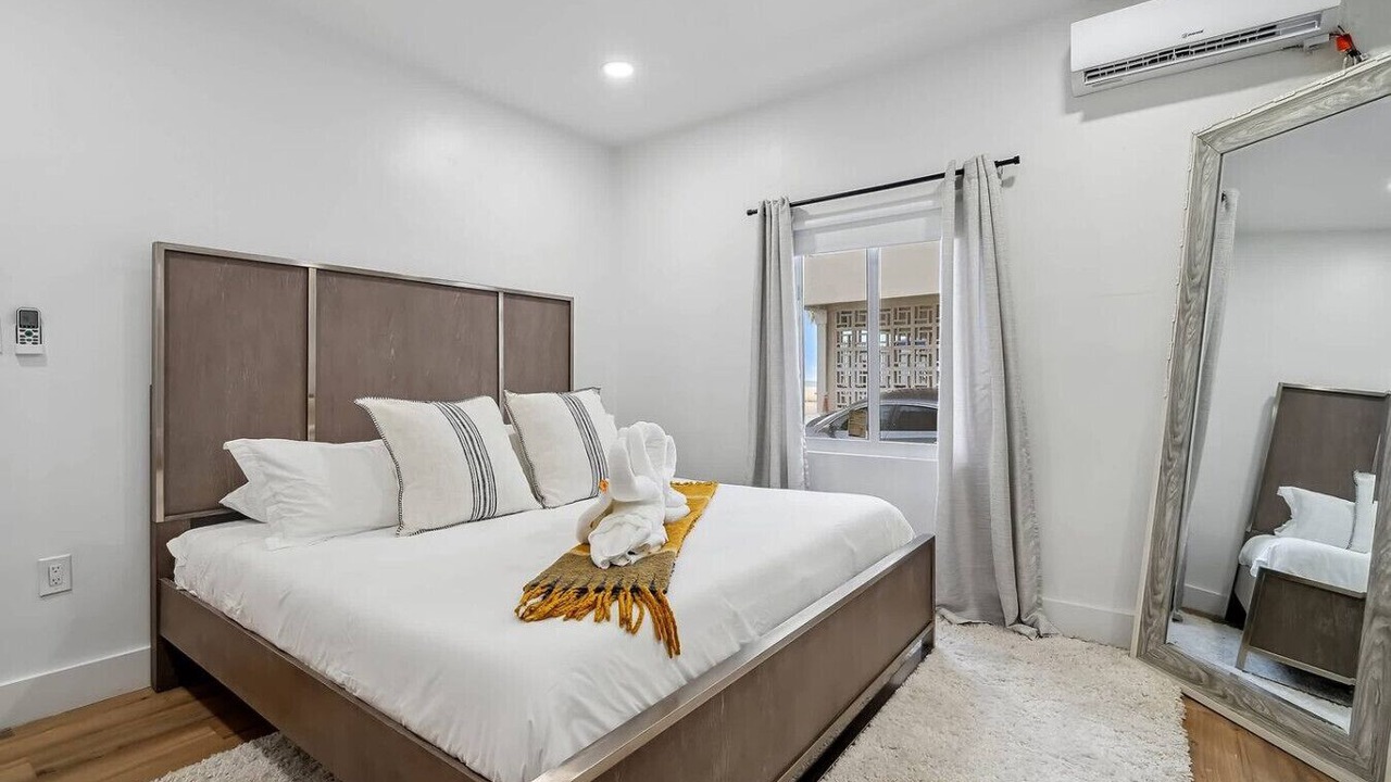 Photo of Bedroom in Hollywood South Central Beach
