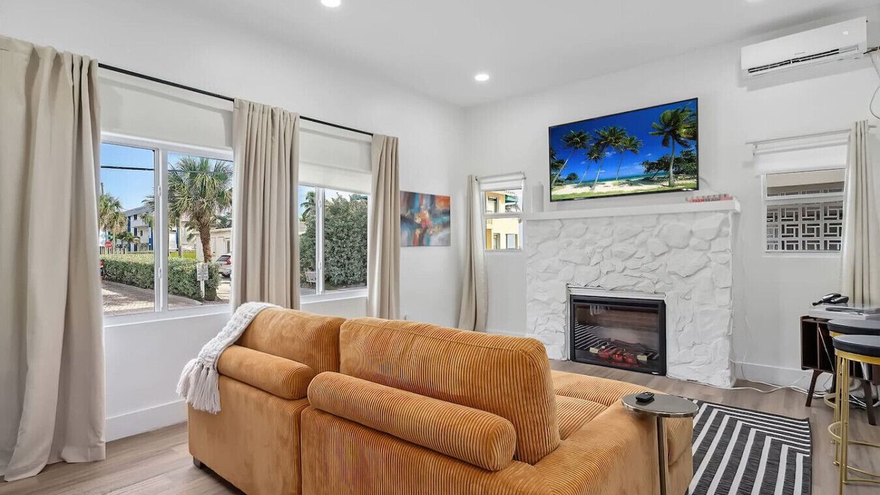 Photo of Livingroom in Hollywood South Central Beach