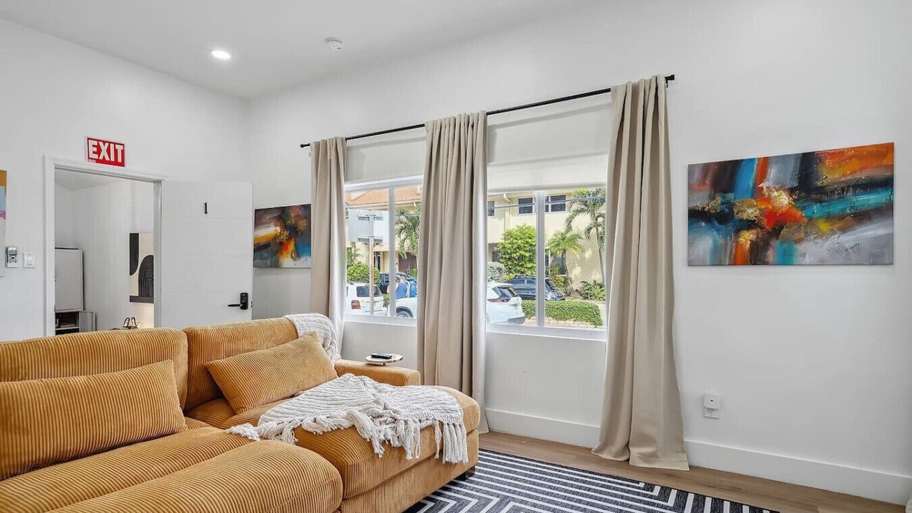 Photo of Livingroom in Hollywood South Central Beach