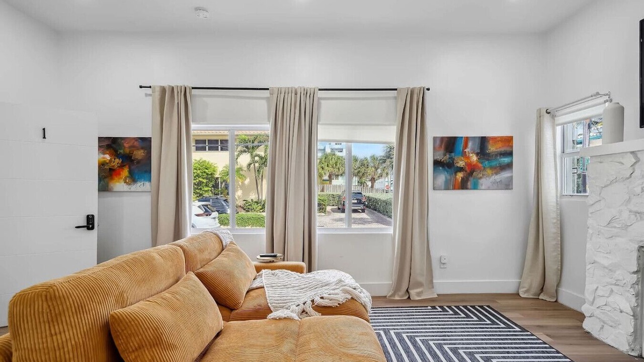 Photo of Livingroom in Hollywood South Central Beach