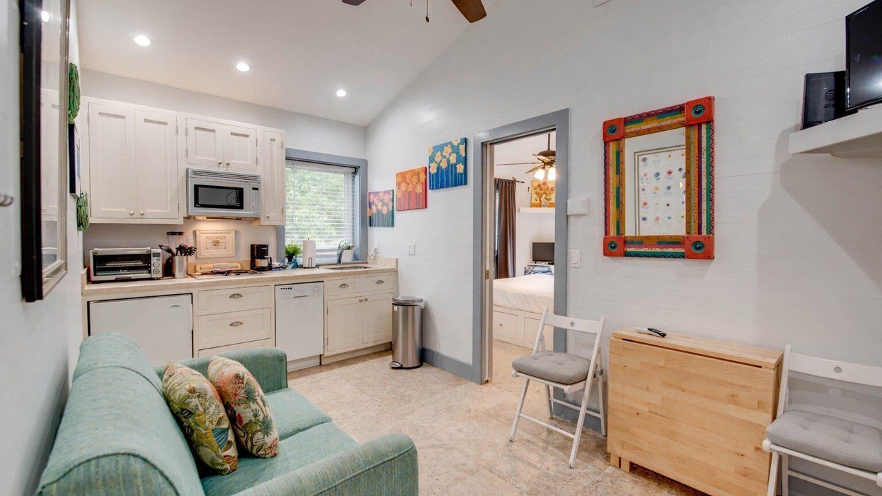 Photo of Livingroom in Uptown - Upper Duval