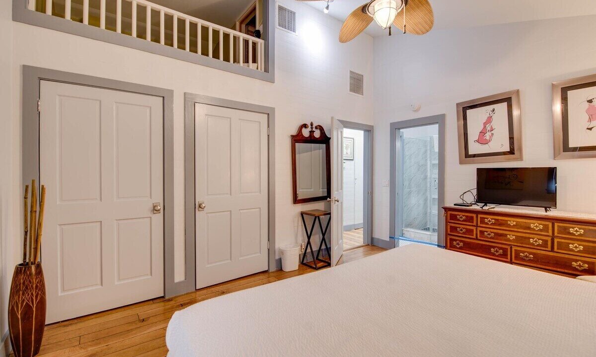 Photo of Bedroom in Uptown - Upper Duval