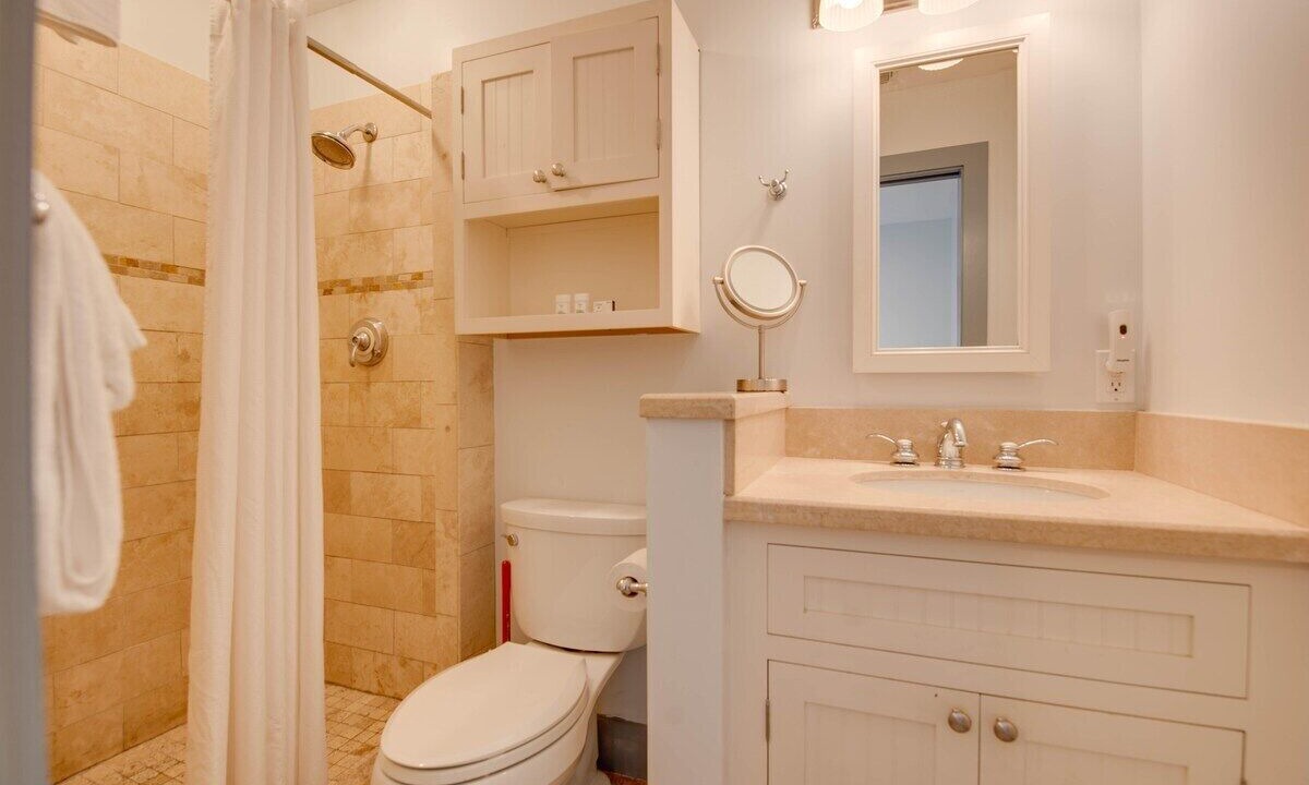 Photo of Bathroom in Uptown - Upper Duval