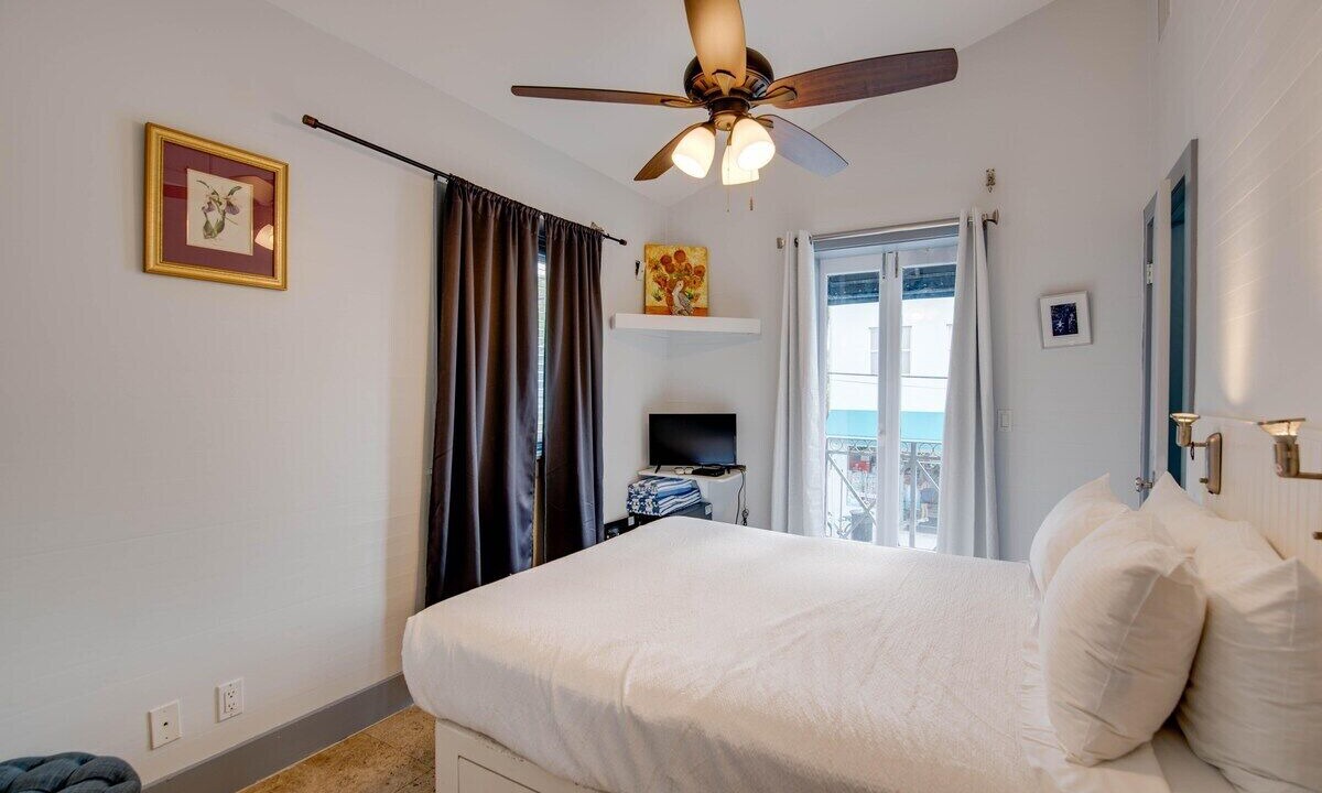 Photo of Bedroom in Uptown - Upper Duval