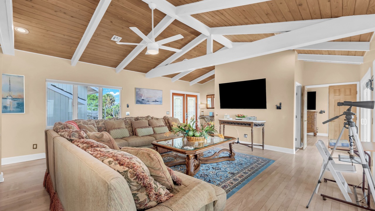 Photo of Livingroom in Stuart
