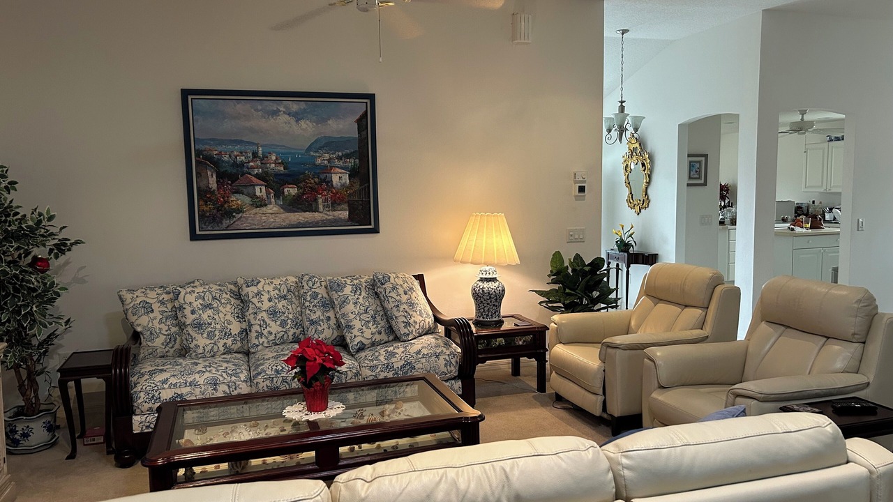 Photo of Livingroom in Woodbury