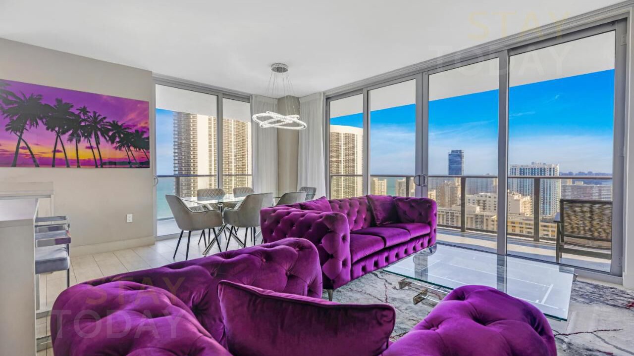 Photo of Livingroom in Hollywood South Central Beach