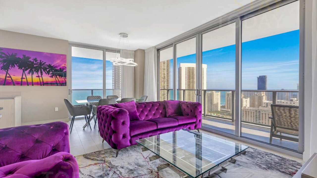 Photo of Livingroom in Hollywood South Central Beach