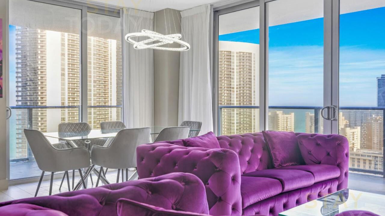 Photo of Livingroom in Hollywood South Central Beach